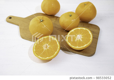 Harehime from Ehime Prefecture (a rare variety that can only be eaten in January), a new brand of mandarin oranges Harehime from Ehime Prefecture (a rare variety that can only be eaten in January), a new brand of mandarin oranges 98533052