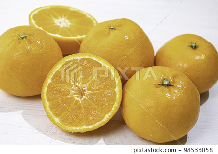 Harehime from Ehime Prefecture (a rare variety that can only be eaten in January), a new brand of mandarin oranges 98533058