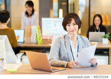 辦公室商務女性拍攝合作：WEEK Shibadaimon（Sun Frontier Fudosan） 98533104