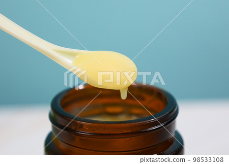 Raw royal jelly (health food, high quality with fair mark) 98533108