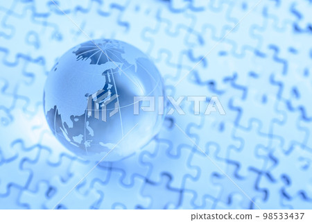 藍色拼圖上的水晶球 藍色拼圖上的水晶球 98533437