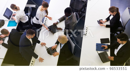 business people working and communicating together business people working and communicating together 98533551