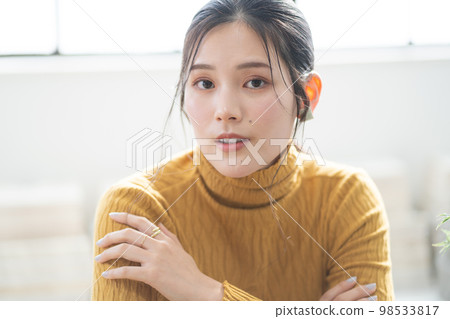 Young woman portrait Young woman portrait 98533817