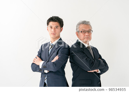 Businessmen 2 Parents and children 98534935