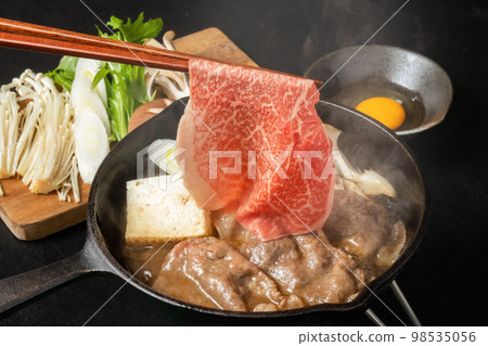 Sukiyaki Common sukiyaki Japanese foods Sukiyaki Common sukiyaki Japanese foods 98535056