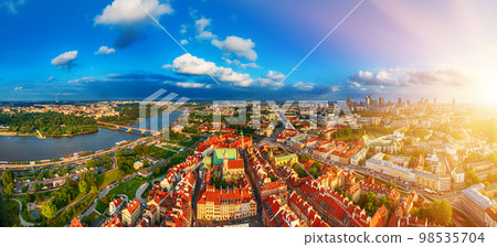 Old city in Warsaw panorama 98535704