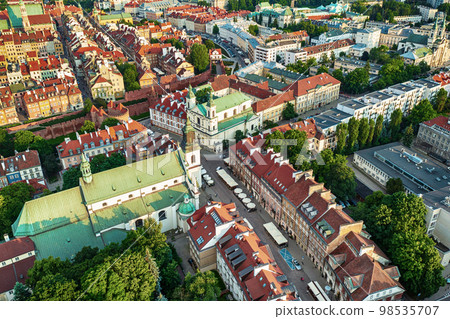Old city in Warsaw 98535707