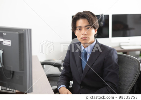 Businessman personal computer Businessman personal computer 98535755