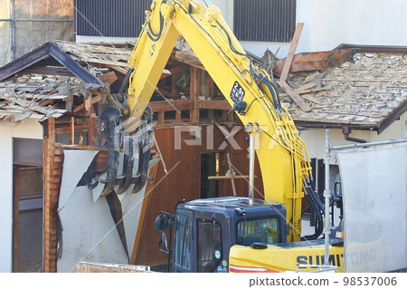 被拆除的木房子 98537006