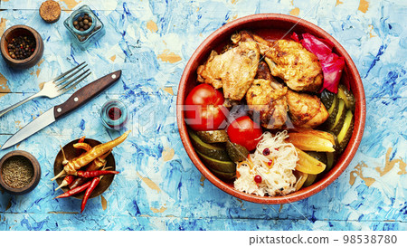 Roasted chicken meat and canned vegetables Roasted chicken meat and canned vegetables 98538780