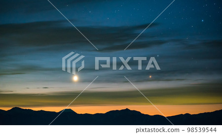 金星從富士山升起，俯瞰南阿爾卑斯山 98539544