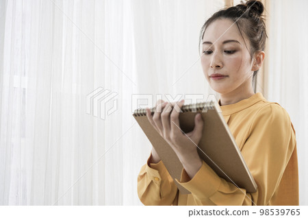 女性創作者形象 女性創作者形象 98539765