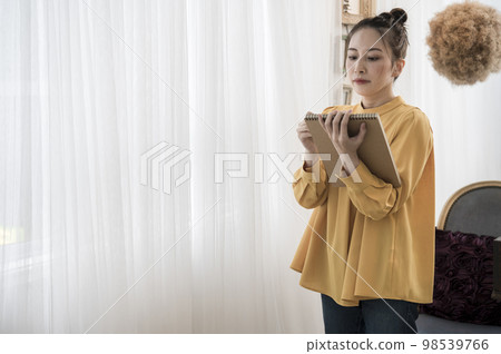 女性創作者形象 98539766