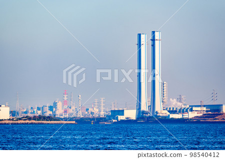 Chiba Thermal Power Station [Image of power generation using fossil fuels] 98540412
