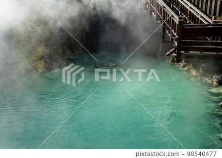 被譽為日本三大溫泉之一的草津溫泉 Yubatake 的美麗景色 98540477