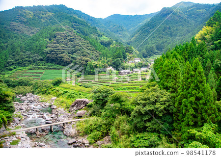 Beautiful scenery of Shikoku Mountains, reminiscent of the original scenery of Japan Beautiful scenery of Shikoku Mountains, reminiscent of the original scenery of Japan 98541178