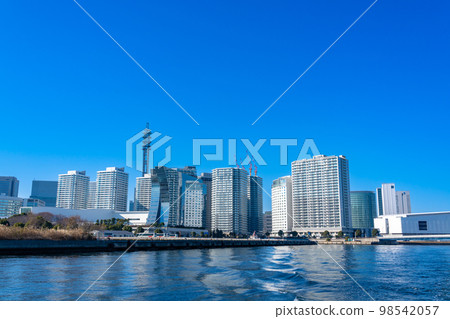 Buildings in Yokohama seen from Yokohama Bay 98542057