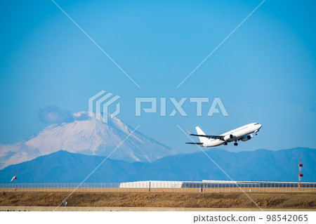 與富士山一起起飛的客機 98542065
