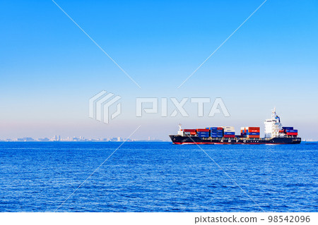 Container ship responsible for international logistics [Sea lane image] 98542096