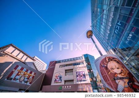 日本東京市景 全國超19萬，連續2天死亡人數最多…室外室內都不用戴口罩！ = 12月29日，秋葉原 98546932