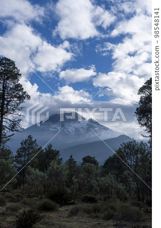 View on Volcano Popocatepetl from Iztaccihuatl, Mexico. 98548141