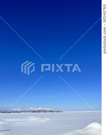 Hokkaido countryside snow scene 98548768