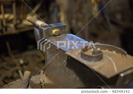 Hammer and anvil Hammer and anvil 98549142