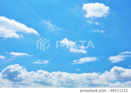 夏天藍天和雲彩 夏天藍天和雲彩 98551132