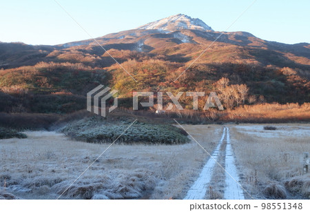秋天的鳥海山及其周邊地區 秋天的鳥海山及其周邊地區 98551348