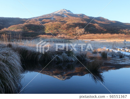 秋天的鳥海山及其周邊地區 秋天的鳥海山及其周邊地區 98551367