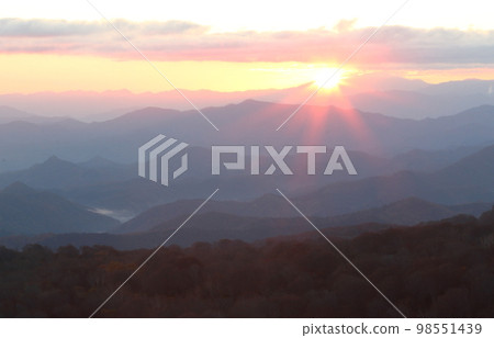秋天的鳥海山及其周邊地區 秋天的鳥海山及其周邊地區 98551439