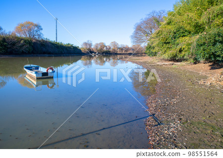 Binnuma River near ``Hiru no Watashi'', related to Ieyasu Tokugawa, winter scenery, Saitama City 98551564
