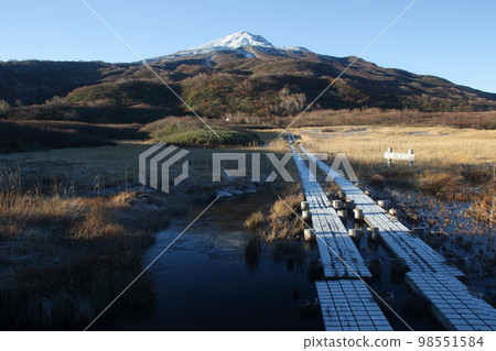 秋天的鳥海山及其周邊地區 秋天的鳥海山及其周邊地區 98551584