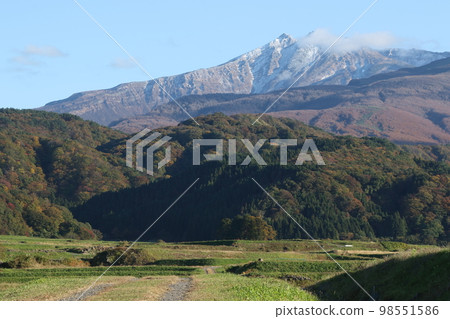 Mt. Chokai and its surroundings in autumn 98551586