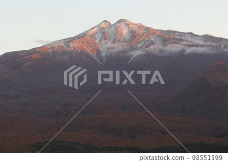 秋天的鳥海山及其周邊地區 秋天的鳥海山及其周邊地區 98551599