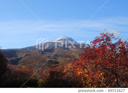 Mt. Chokai and its surroundings in autumn Mt. Chokai and its surroundings in autumn 98551627