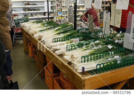 Vegetable prices skyrocket due to agricultural direct sales and abnormal weather Vegetable prices skyrocket due to agricultural direct sales and abnormal weather 98551796