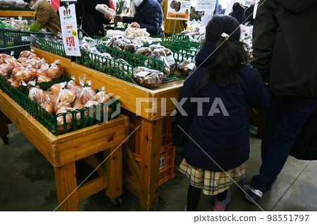 Vegetable prices skyrocket due to agricultural direct sales and abnormal weather Vegetable prices skyrocket due to agricultural direct sales and abnormal weather 98551797