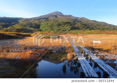 秋天的鳥海山及其周邊地區 秋天的鳥海山及其周邊地區 98551844