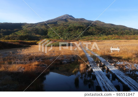 秋天的鳥海山及其周邊地區 秋天的鳥海山及其周邊地區 98551847