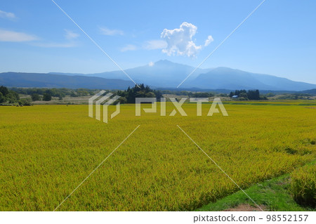 秋天的鳥海山及其周邊地區 秋天的鳥海山及其周邊地區 98552157