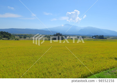 秋天的鳥海山及其周邊地區 秋天的鳥海山及其周邊地區 98552158