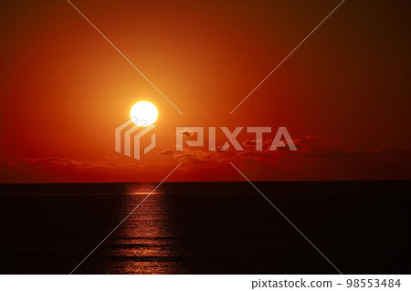 Sunrise seen from the mouth of the Niyodo River 98553484