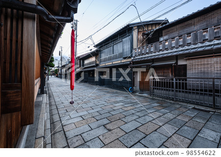 清晨的舊京都祗園新橋街和京町家 清晨的舊京都祗園新橋街和京町家 98554622