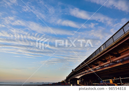 Chiba City Mihama Ohashi Bridge and winter clouds in the blue sky 98554818