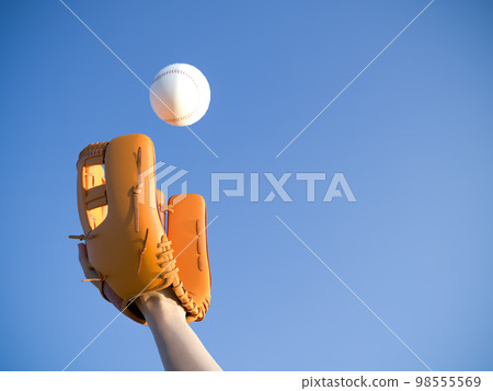 用棒球手套接球 用棒球手套接球 98555569