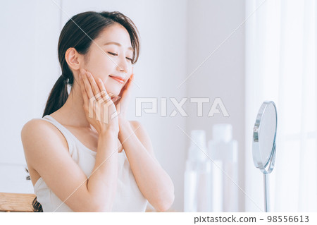 少婦護膚場景 98556613