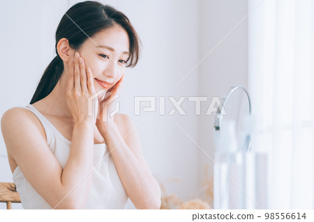 young woman skin care scene young woman skin care scene 98556614