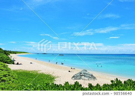 沖繩藍天和藍海的Hateruma島 98556640