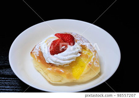 strawberry whipped bread 98557207